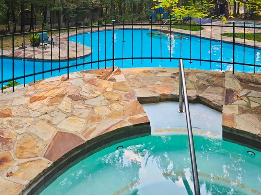 Chalet W Hot Tub, Large Deck, Grill, & Fast Wifi Berkeley Springs Eksteriør billede
