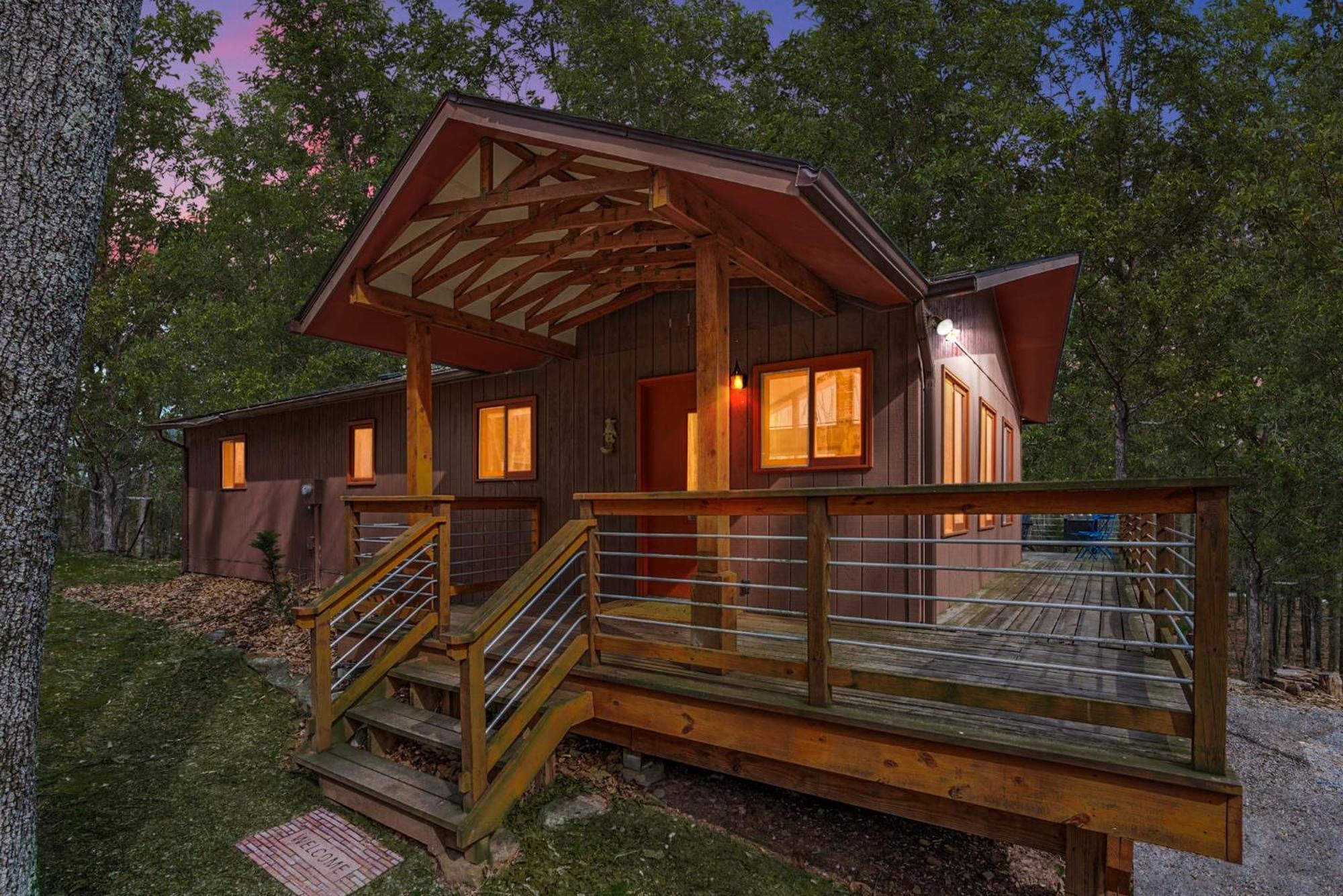 Chalet W Hot Tub, Large Deck, Grill, & Fast Wifi Berkeley Springs Eksteriør billede