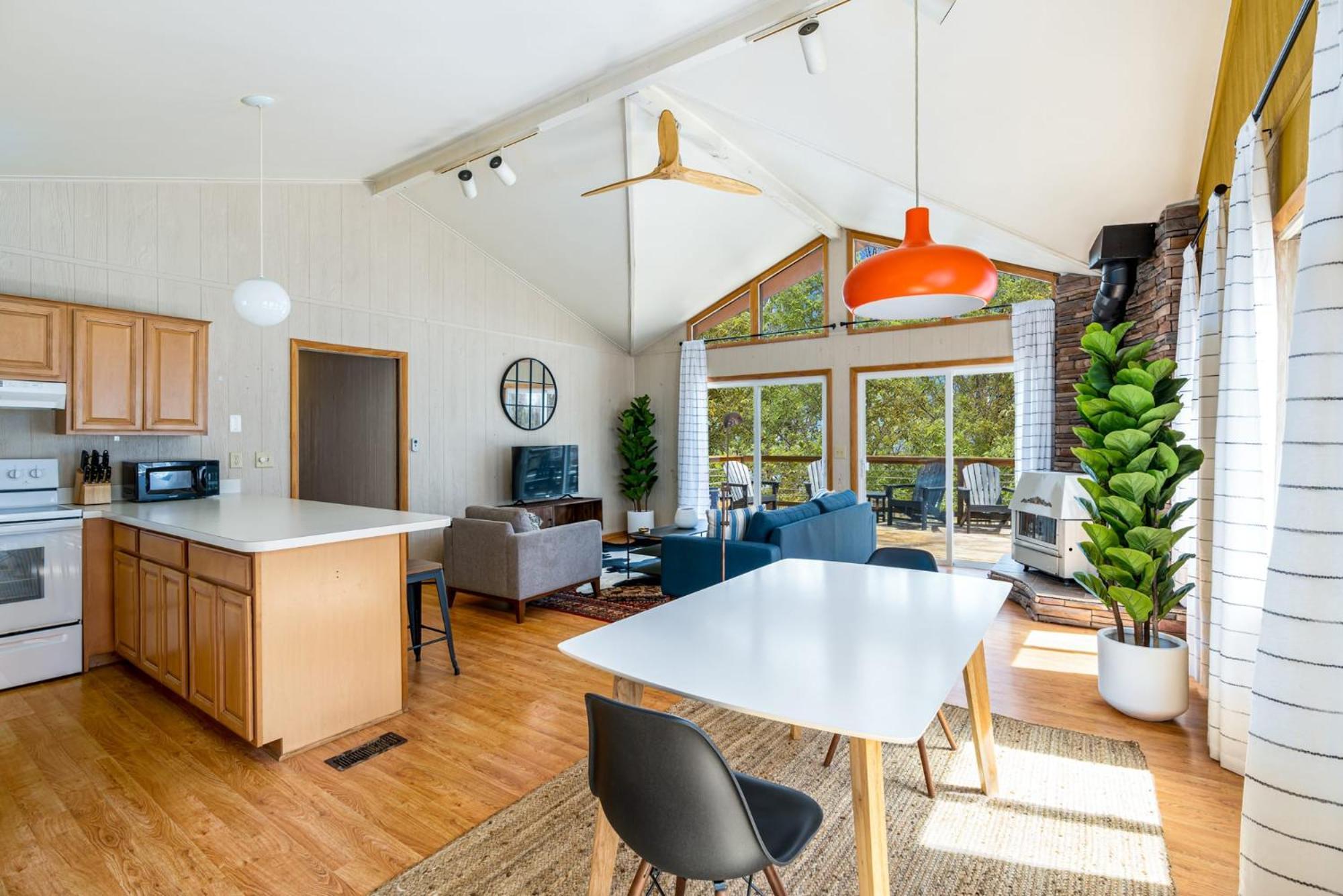 Chalet W Hot Tub, Large Deck, Grill, & Fast Wifi Berkeley Springs Eksteriør billede