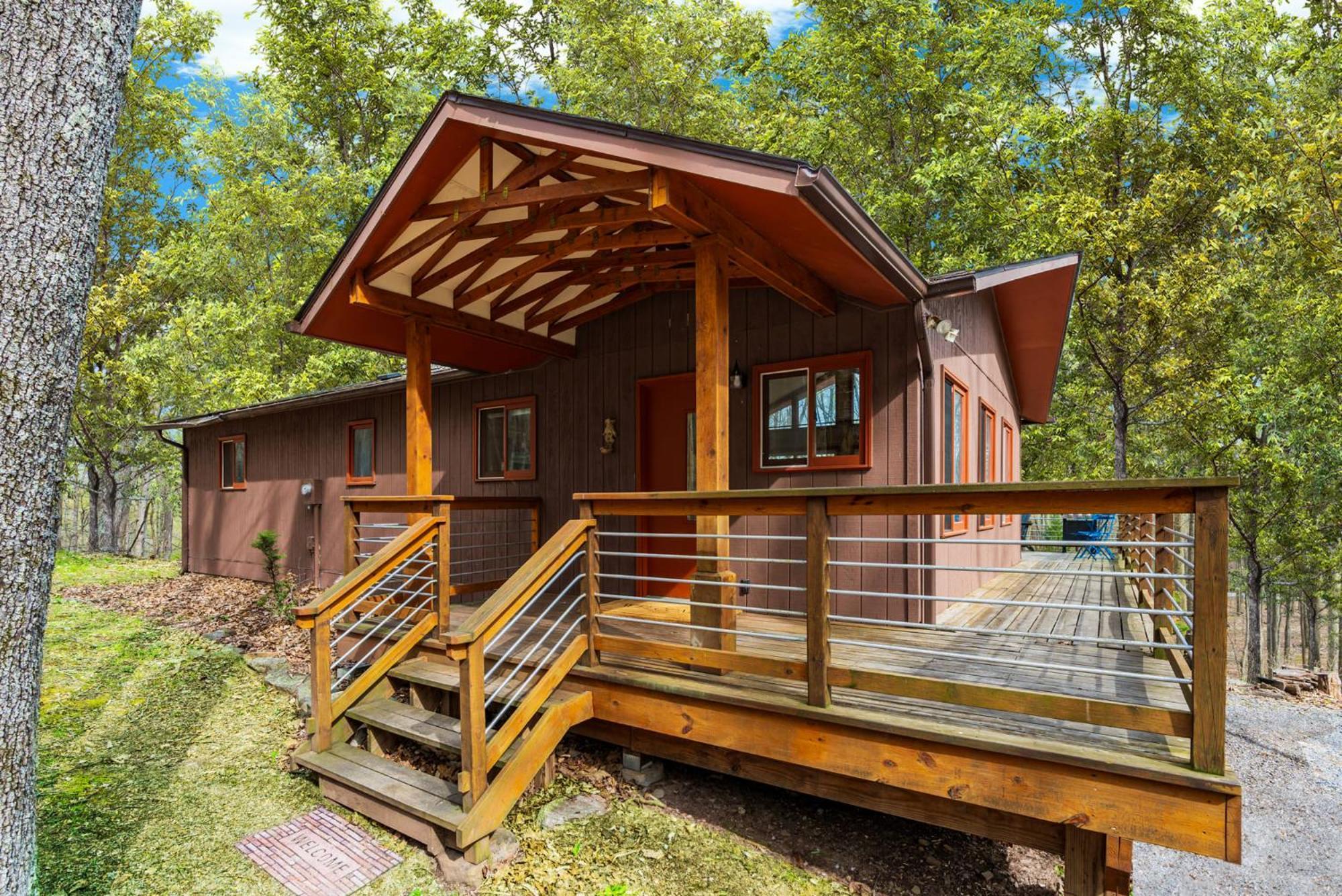 Chalet W Hot Tub, Large Deck, Grill, & Fast Wifi Berkeley Springs Eksteriør billede