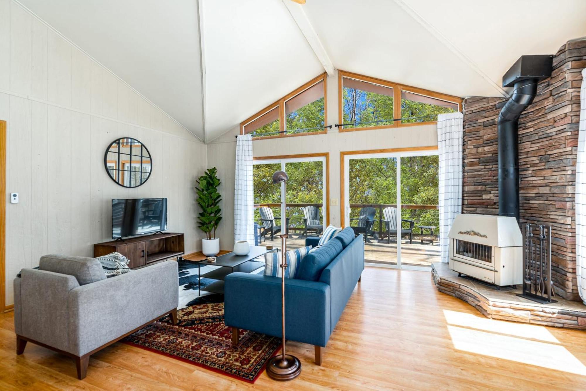 Chalet W Hot Tub, Large Deck, Grill, & Fast Wifi Berkeley Springs Eksteriør billede