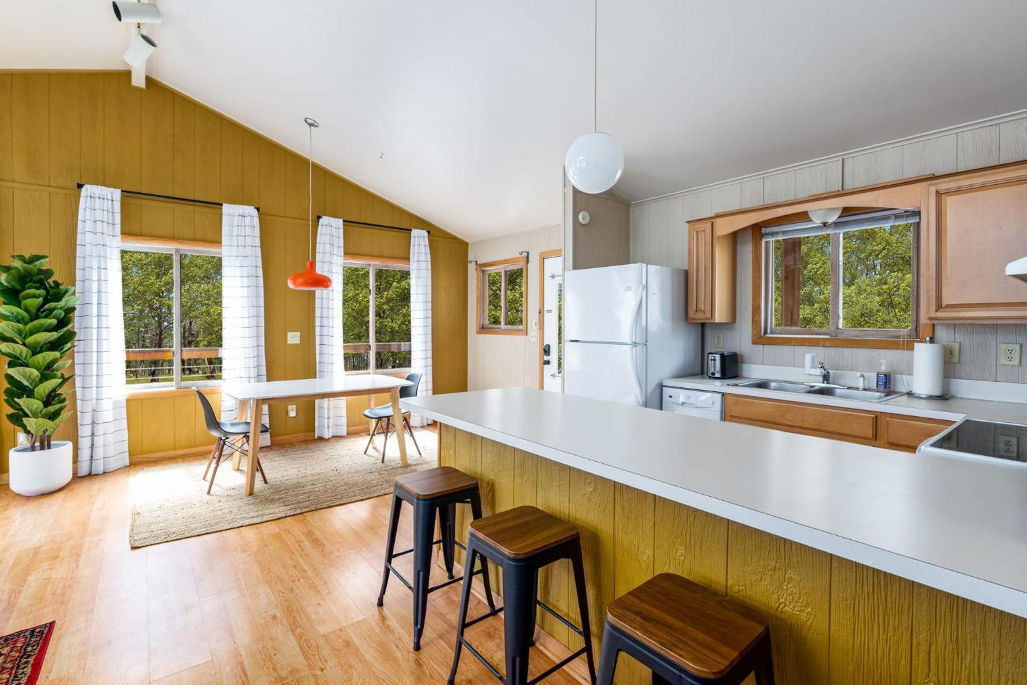 Chalet W Hot Tub, Large Deck, Grill, & Fast Wifi Berkeley Springs Eksteriør billede