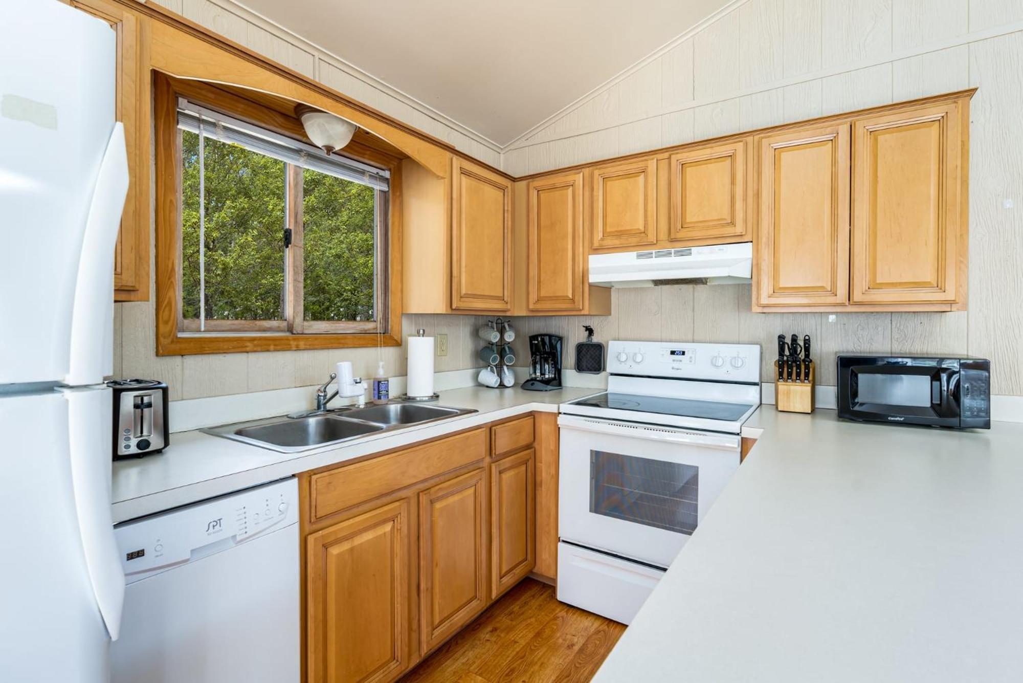 Chalet W Hot Tub, Large Deck, Grill, & Fast Wifi Berkeley Springs Eksteriør billede